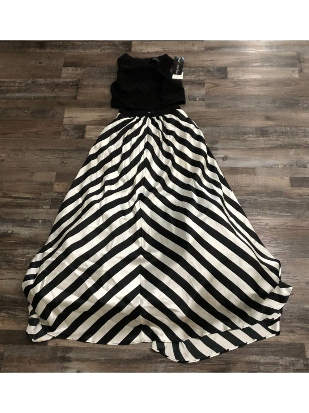 Betsy & Adam Size 4 Black & White Chevron Evening Gown Dress New with Tags